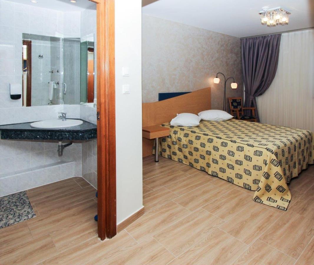 Iris Hotel Bors Exterior photo